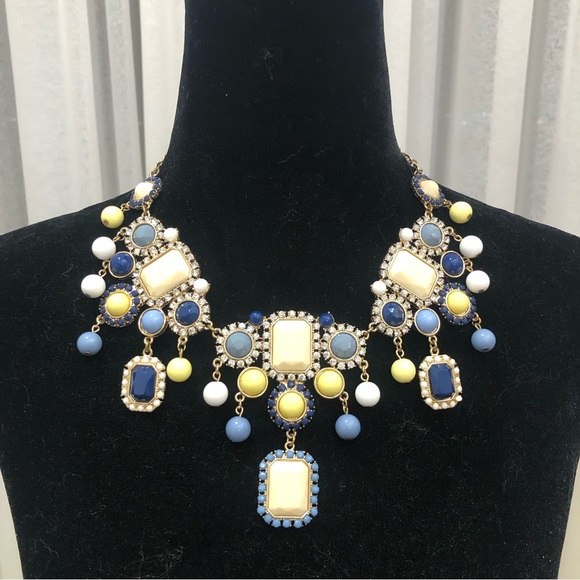 Statement necklace with rhinestones. Very good condition. - Picture 1 of 8